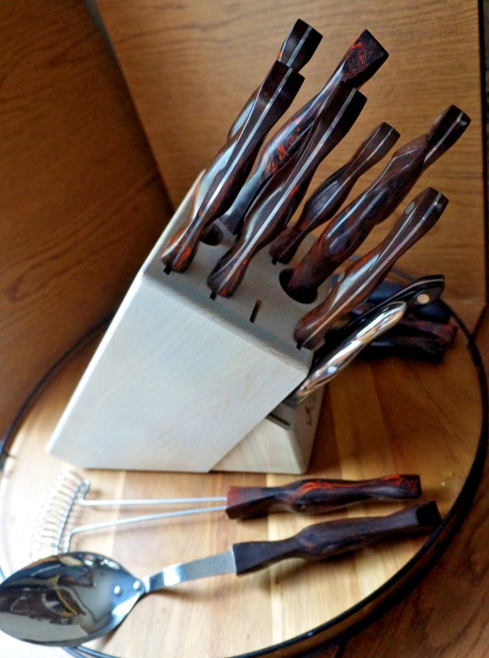 CUTCO 17-Piece Kitchen Knife Set w/Oak Block, Ladle & Carving Forks